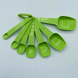 Tupperware Complete Set Of 7 Apple Green Measuring Spoons W/ring 1970 