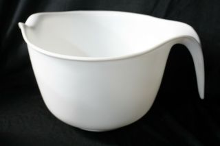 Vintage Rubbermaid White 12 Cup Measuring Mixing Batter Bowl 2663 W/ Bottom Ring