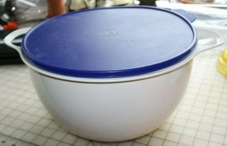 Tupperware Mega Thatsa Bowl 42 Cups White W/ Blue Seal