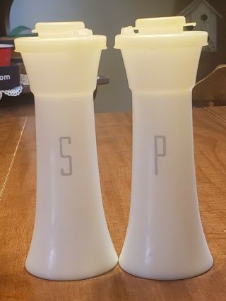 Vintage Tupperware White Hourglass 6 " Tall Salt Pepper Shakers With Lids