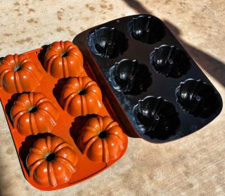 Set Of 2 Nordic Ware Bundtlette Orange 6 Mini Bundt Pans Baking Bundts