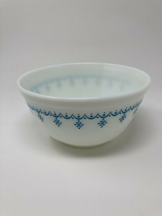 Vintage Pyrex Snowflake Garland 402 Mixing Bowl White And Blue 1.  5 Quart Bowl