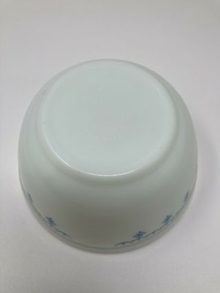 Vintage Pyrex Snowflake Garland 402 Mixing Bowl White and Blue 1.  5 Quart Bowl 2