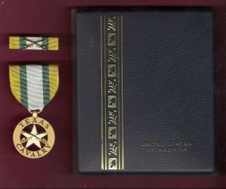 Texas Cavalry Medal In Case With Ribbon Bar Showing Crossed Swords Tx