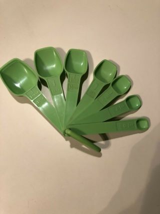 Vintage Tupperware Green Complete Set 7,  Ring Measuring Spoons Euc
