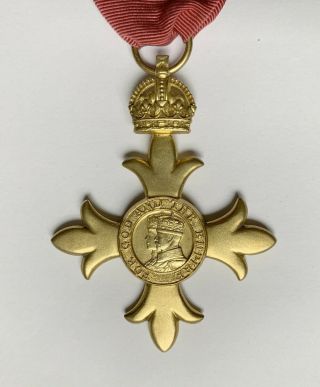 Order of the British Empire O.  B.  E.  Badge member award OBE medal 3