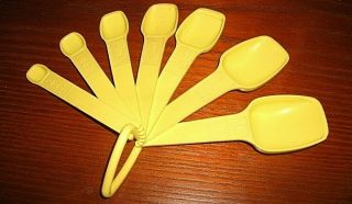 Vintage Tupperware Yellow Measuring Spoons - Set Of 7 With Ring