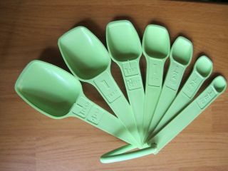 Tupperware Complete Set Of 7 Apple Green Measuring Spoons W/ring 1970 