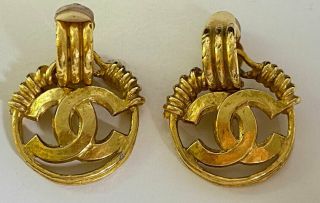 Vintage Authentic Chanel Cc Logo Gold - Toned Clip Earrings Ww476
