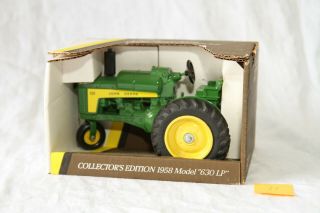 John Deere 1958 Collector ' s Edition 630LP Toy Tractor Ertl 5590 2