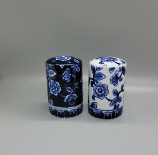 Vintage Set Of Blue And White Delft Style Ceramic Salt & Pepper Shakers Ws China