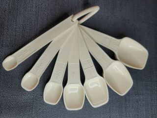 Vintage Tupperware Cream 7 Measuring Spoons And Ring