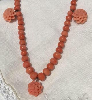 Vintage Art Deco 14k Gold & 3 Carved Flowers Salmon Coral Bead Necklace