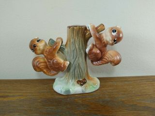 Vtg Anthropomorphic Hanging Squirrel Salt And Pepper Shakers - Made In Japan