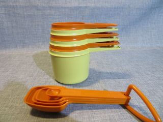 Vintage Tupperware Set Of 6 Measuring Cups & 4 Spoons - Orange And Wheat/almond