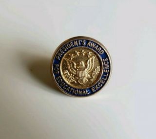 Presidents Award For Educational Excellence Circular Pin (lapel / Brooch / Pin)