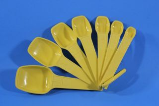 Vintage Tupperware Bright Yellow Measuring Spoons Complete Set Of 7 W/d - Ring
