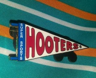 Hooters Restaurant Classic Logo Sports Pennant Flag Collectible Pin Rare