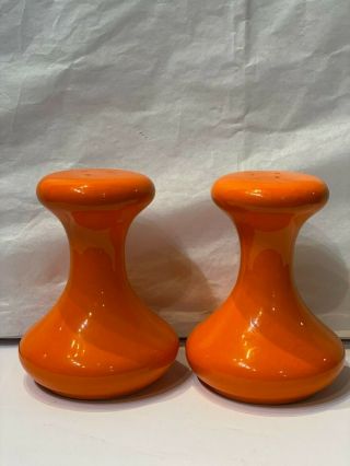 Vintage Mid - Century Modern Bright Orange Ceramic Salt And Pepper Shakers 4.  5 "
