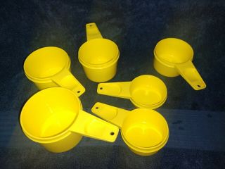 Vintage Tupperware Set Of 6 Measuring Cups - - - Yellow