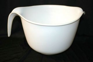 Vintage Rubbermaid White 12 Cup Measuring Mixing Batter Bowl 2663 W Bottom Ring
