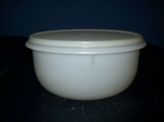 Vintage Tupperware 8 3/4 " Round White Mixing Bowl With Lid