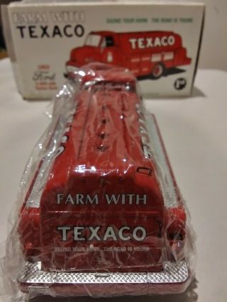 Texaco Die Cast Fuel Truck,  1953 Ford C - 600 with Tanker Body 2