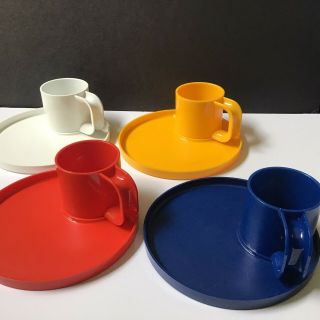 Ingrid Of Chicago Mod Plastic Plates And Cups Set/4 - Classic Retro Serviceware