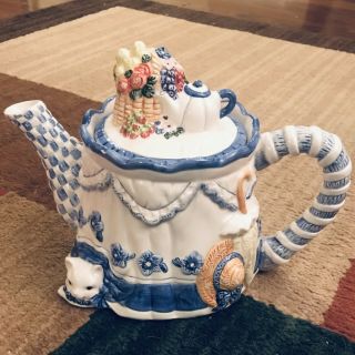 Avon White Blue Ceramic Teapot Tea Pot Cat Kitten Basket Of Flowers Hat Umbrella