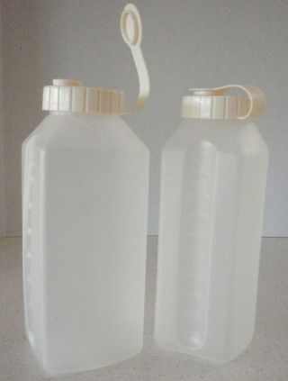 Set Of 2 Rubbermaid 1 Quart Beverage Containers W/almond Color Lids Exc Cond