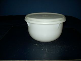 Vintage Tupperware 6 3/4 " Round White Mixing Bowl With Lid