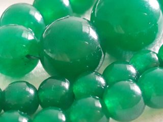Vtg.  Natural Emeral Green Jadeite Jade Bead Necklace 19.  50” 2