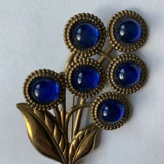 Vintage 1940s XL Sapphire Blue Stone Floral Bouquet Brooch Gold Color 2