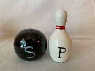 Vintage Novelty Bowling Pin & Ball Salt & Pepper Shakers 2