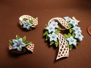 Rare Vintage Crown Trifari Blue Molded Glass Flowers & Lattice Brooch/earrings
