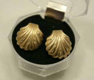 14k Yellow Gold Diamond Cut 16mm Sea Shell Post Back Earrings 1.  3 Grams