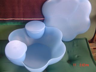 Tupperware Chip N Dip 4 Piece Set Large Light Blue Divided Party Tray Cover