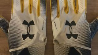 Notre Dame Football Team Issued Player Game Under Armour Gloves Spotlight 2