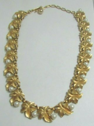 Vintage Crown Trifari Gold Tone Leaf & Faux Pearl Choker Necklace 13 - 15.  5 "