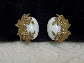 Vtg Miriam Haskell Floral Gold Tone White Milk Glass Clip Screwback Earrings