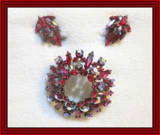 Sherman SIAM RED & RED AB - JAPANNED MARQUISE WREATH MOTIF CLUSTER BROOCH SET NR 2