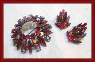 Sherman SIAM RED & RED AB - JAPANNED MARQUISE WREATH MOTIF CLUSTER BROOCH SET NR 3