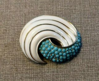 Crown Trifari Turquoise Lucite Cabochon & White Enamel Swirl/wave Brooch/pin