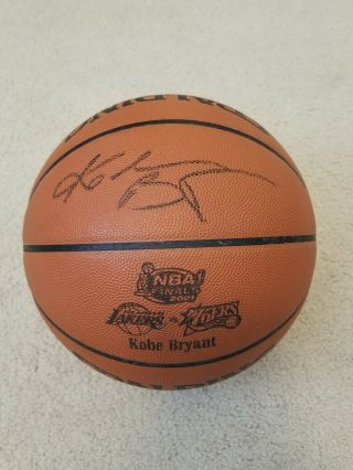 Los Angeles Lakers Kobe Bryant Autographed Official Game Basketball With Psa