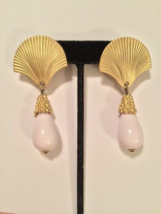 Craft Vintage Signed Gold Tone Seashell With White Drop Dangle Earrings