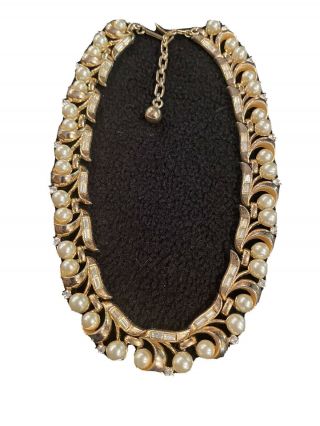 Vintage Trifari Gold Tone Necklace With Diamonds Pearls.