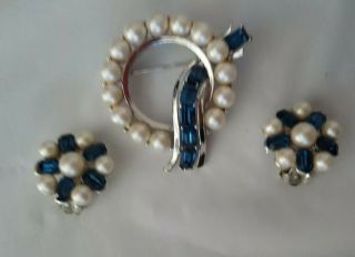 Vintage Lisner Faux Pearl & Blue Stones Brooch And Earrings Set