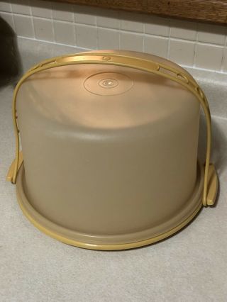 Tupperware Vintage 10” Round Cake Taker With Handle Harvest Gold