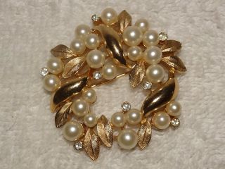 Vintage Crown Trifari Gold Leaf Faux Pearl Wreath Brooch Pin
