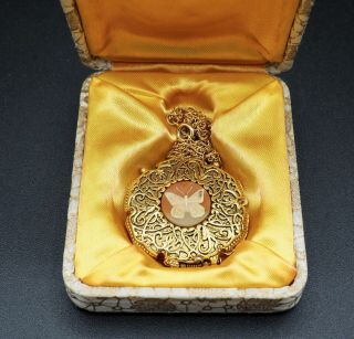 Vintage Butterfly Cameo 18” Necklace Solid Perfume Compact Gold Toned Antique